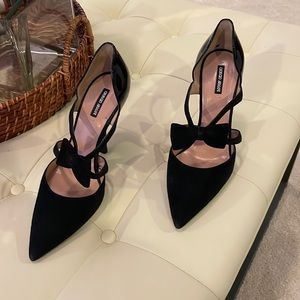 Giorgio Armani pumps. Size 6
